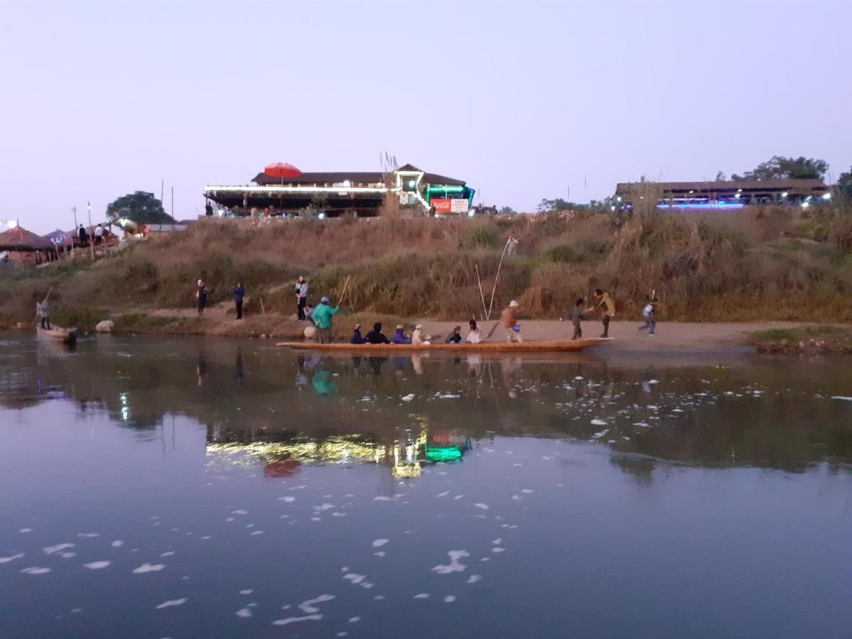 Hotel Tiger Tops Sauraha Exterior foto